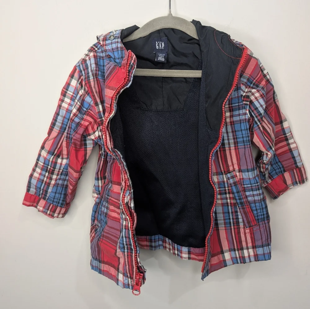 🌧️ Baby Gap Red & Blue Plaid Rain Jacket — Size 2T‎
